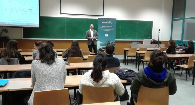 EVOLUTIA CON LA FORMACIÓN DE LOS ESTUDIANTES UNIVERSITARIOS