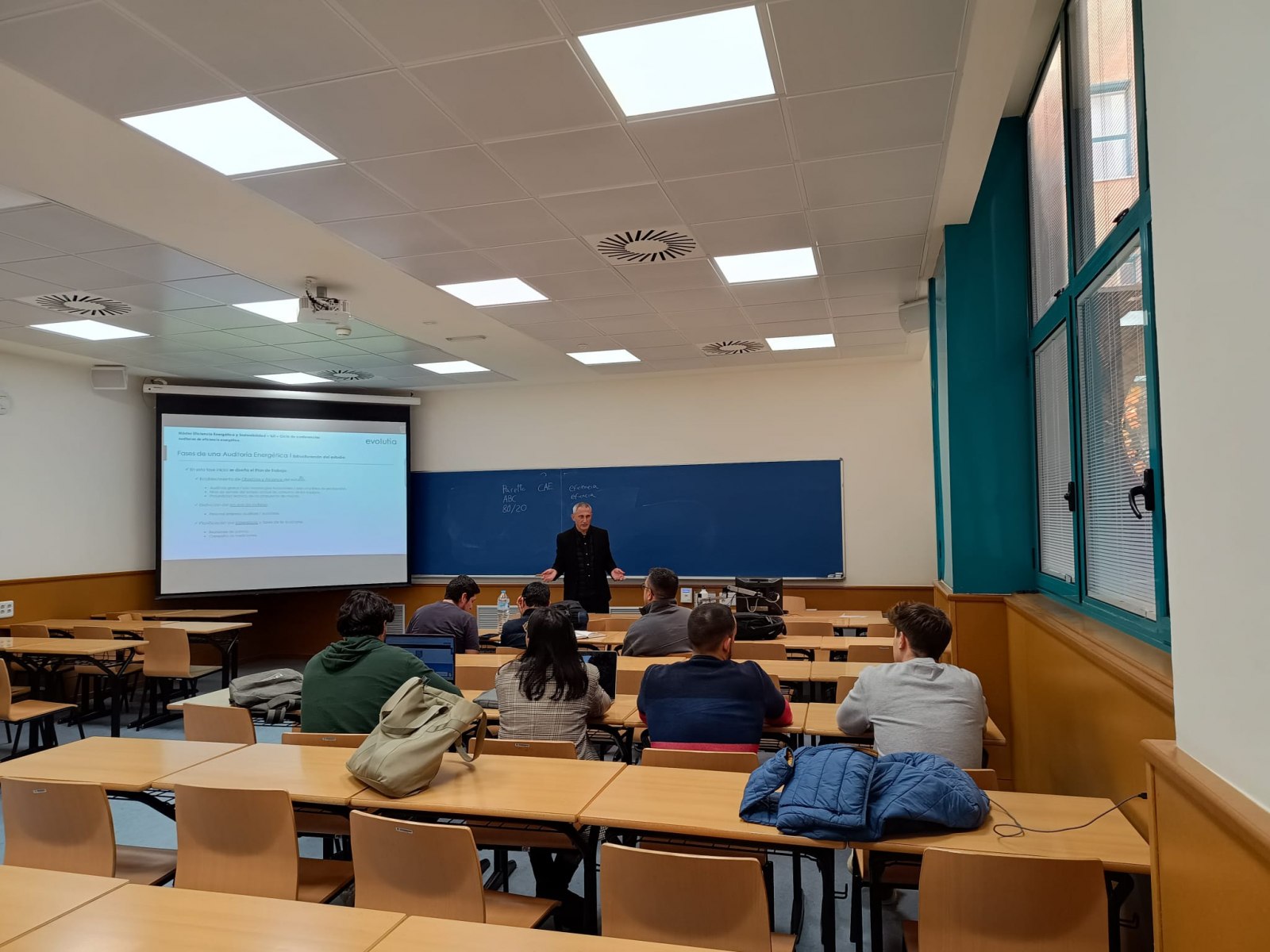 Charla en la Universitat Jaume I: Evolutia como referente en eficiencia energética