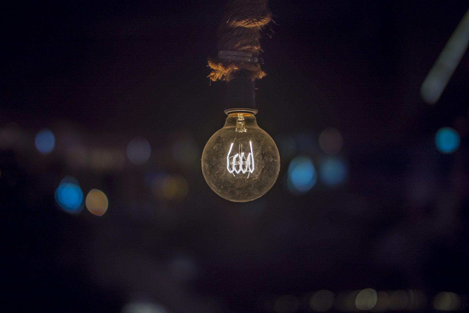 LA LUZ SUBE UN 1% EN JUNIO Y ES UN 9% MÁS CARA QUE HACE UN AÑO